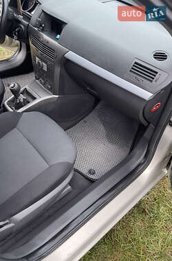 Универсал Opel Astra 2005 в 