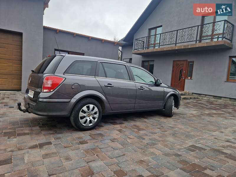 Универсал Opel Astra 2010 в Здолбунове