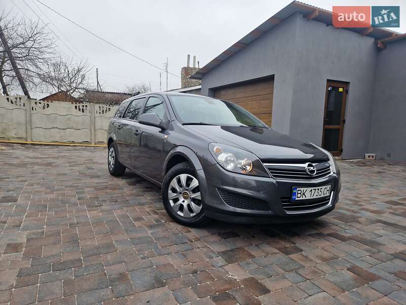 Универсал Opel Astra 2010 в Здолбунове