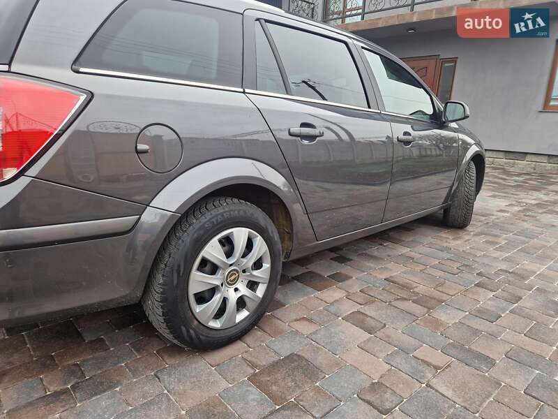 Универсал Opel Astra 2010 в Здолбунове