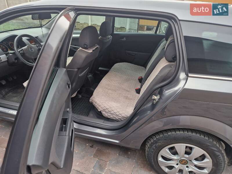 Универсал Opel Astra 2010 в Здолбунове