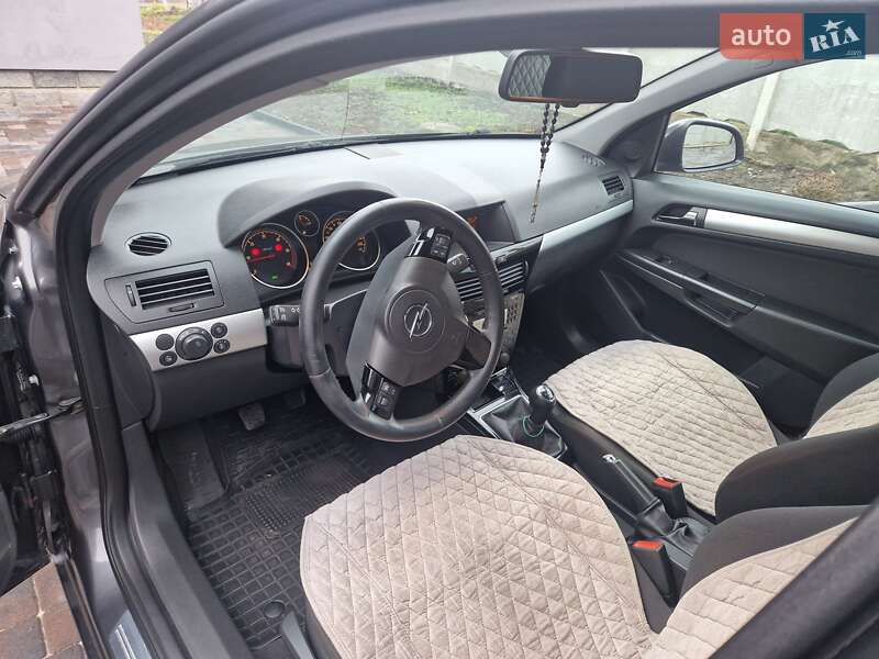Универсал Opel Astra 2010 в Здолбунове