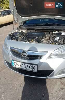 Універсал Opel Astra 2011 в Мені