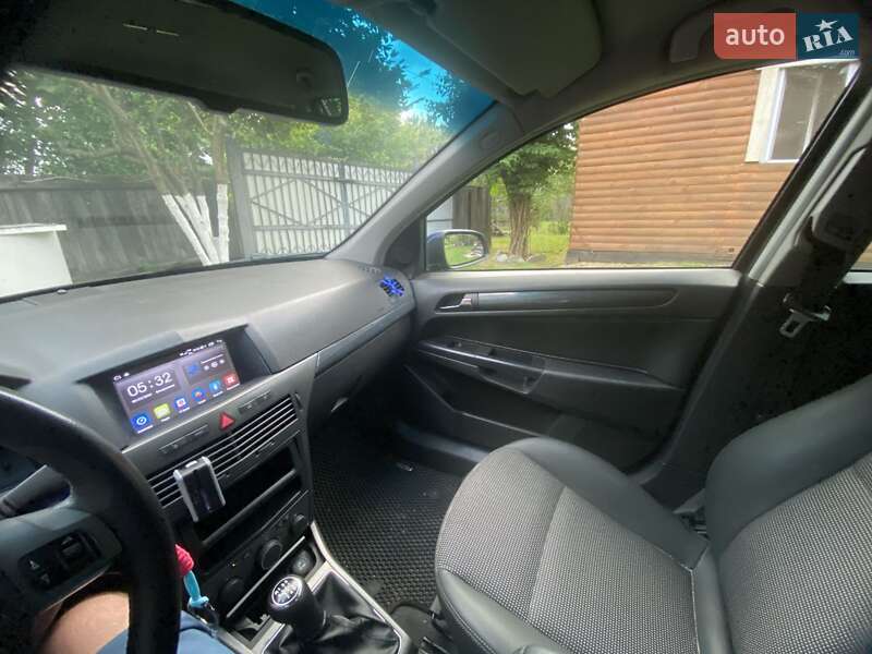 Универсал Opel Astra 2005 в Радомышле