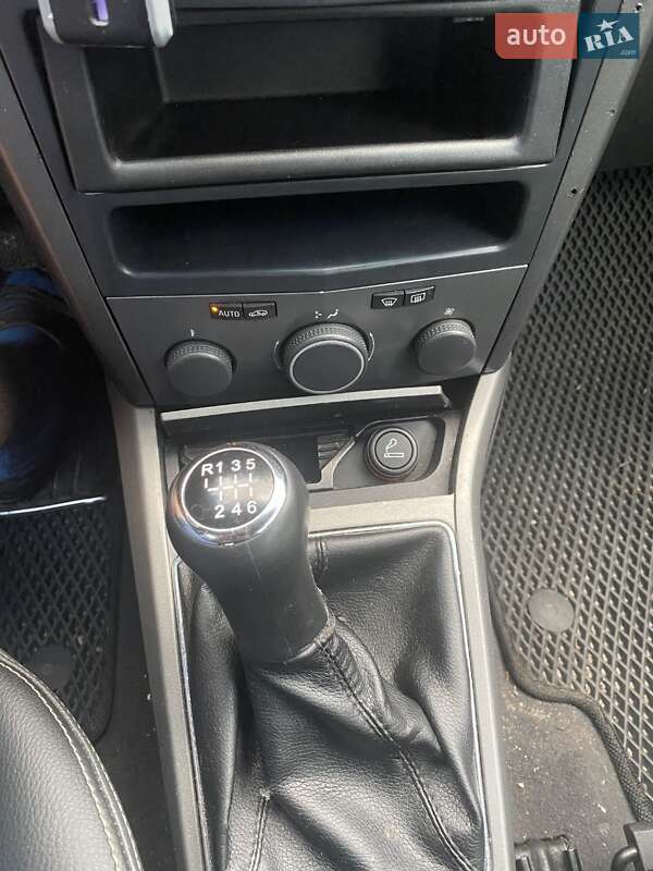 Универсал Opel Astra 2005 в Радомышле