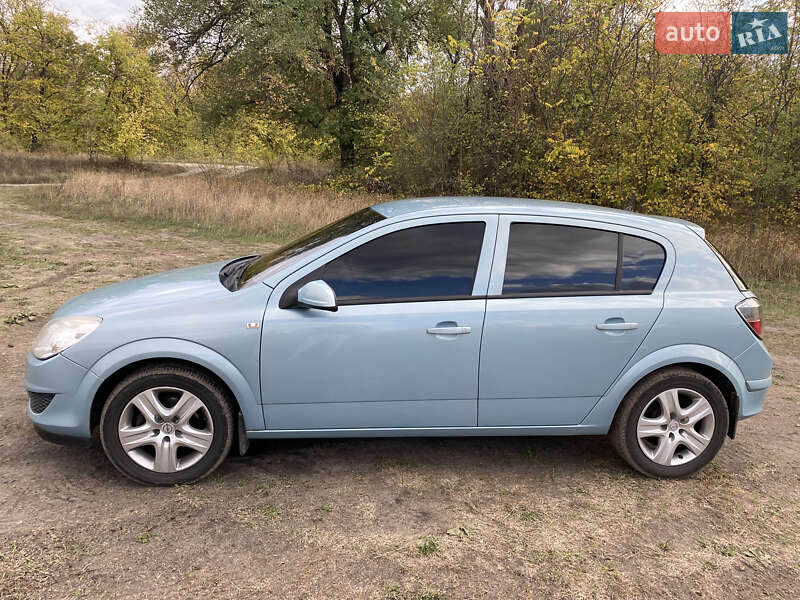 Хетчбек Opel Astra 2009 в Дніпрі