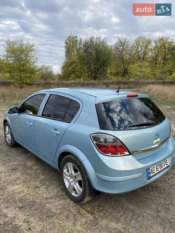 Хетчбек Opel Astra 2009 в Дніпрі