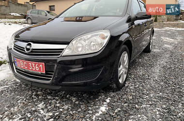 Универсал Opel Astra 2009 в Ровно