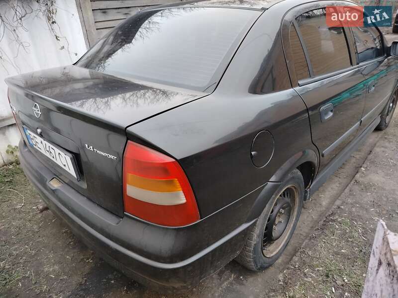 Седан Opel Astra 2006 в Еланце