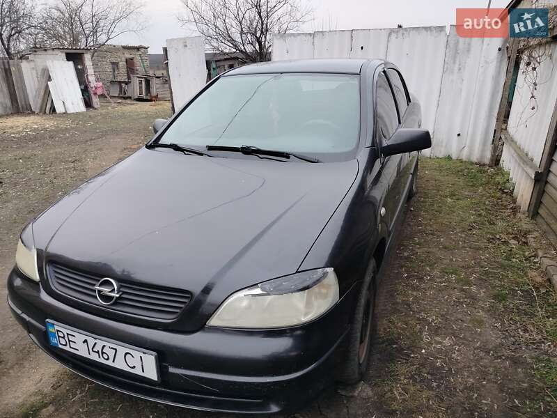Седан Opel Astra 2006 в Еланце