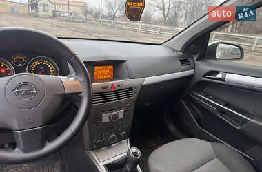 Універсал Opel Astra 2005 в Попільні