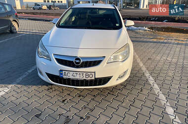 Універсал Opel Astra 2011 в Луцьку