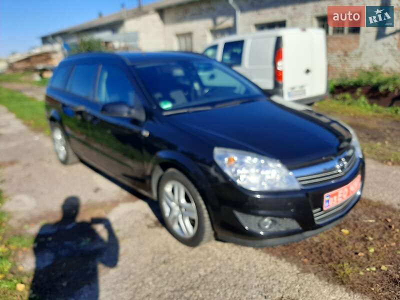 Універсал Opel Astra 2009 в Луцьку