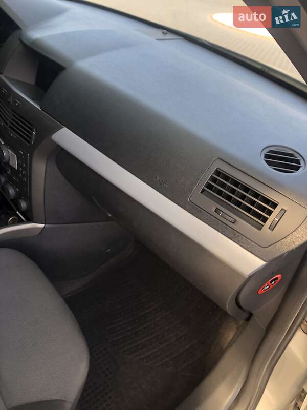 Хэтчбек Opel Astra 2005 в Броварах