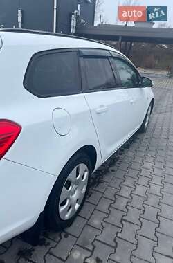 Универсал Opel Astra 2012 в Зборове