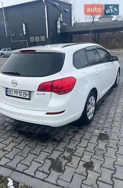 Универсал Opel Astra 2012 в Зборове