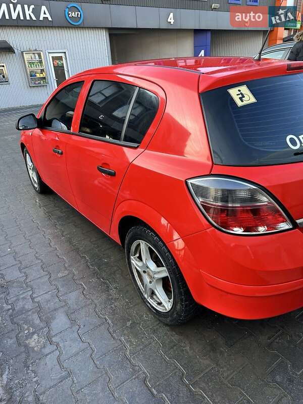 Хэтчбек Opel Astra 2009 в Каменке