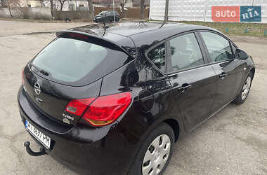Хэтчбек Opel Astra 2010 в 