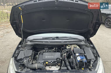 Хэтчбек Opel Astra 2010 в 