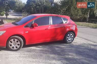 Хэтчбек Opel Astra 2010 в 