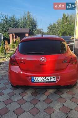 Хэтчбек Opel Astra 2010 в 