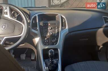 Хэтчбек Opel Astra 2010 в 