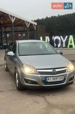 Седан Opel Astra 2013 в Чернігові