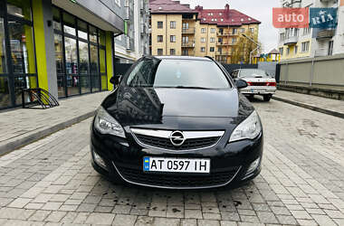 Універсал Opel Astra 2012 в Івано-Франківську