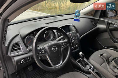 Універсал Opel Astra 2012 в Івано-Франківську