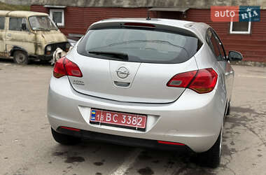 Хетчбек Opel Astra 2011 в Рівному