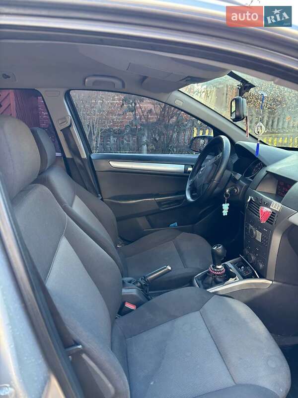 Универсал Opel Astra 2006 в Подгайцах