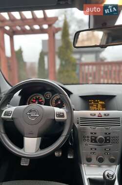 Универсал Opel Astra 2006 в 
