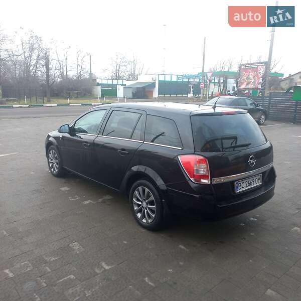 Универсал Opel Astra 2010 в Радехове фото 4 Универсал Opel Astra 2010 в Радехове
