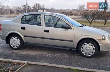 Седан Opel Astra 2007 в Ромнах