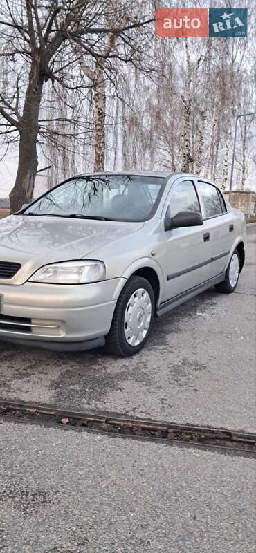 Седан Opel Astra 2007 в Ромнах