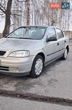 Седан Opel Astra 2007 в Ромнах