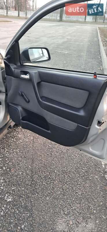 Седан Opel Astra 2007 в Ромнах