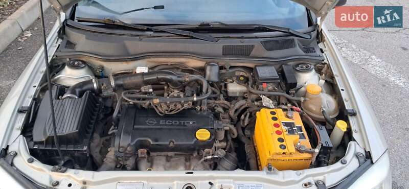 Седан Opel Astra 2007 в Ромнах