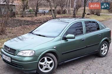 Хэтчбек Opel Astra 2000 в Березане