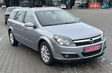 Універсал Opel Astra 2005 в Луцьку