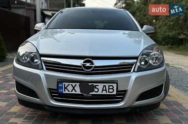 Універсал Opel Astra 2010 в Чугуєві