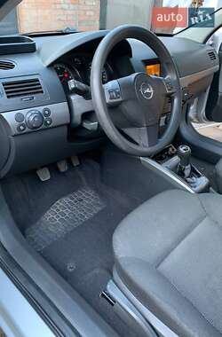 Универсал Opel Astra 2005 в 