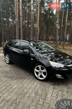 Універсал Opel Astra 2011 в Гостомелі