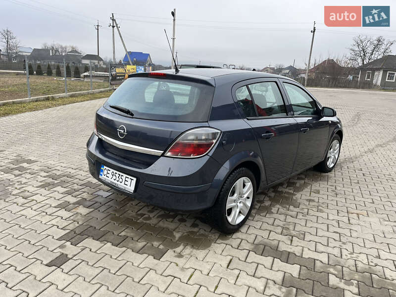 Хэтчбек Opel Astra 2009 в Новоселице