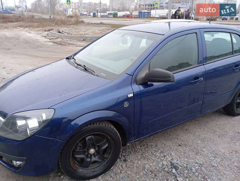 Хэтчбек Opel Astra 2006 в Киеве