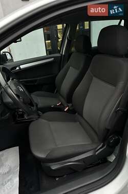Універсал Opel Astra 2010 в 
