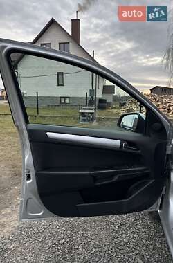 Універсал Opel Astra 2010 в 