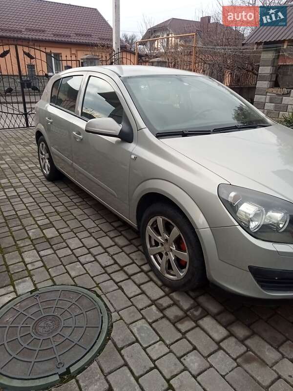 Хэтчбек Opel Astra 2006 в Ровно
