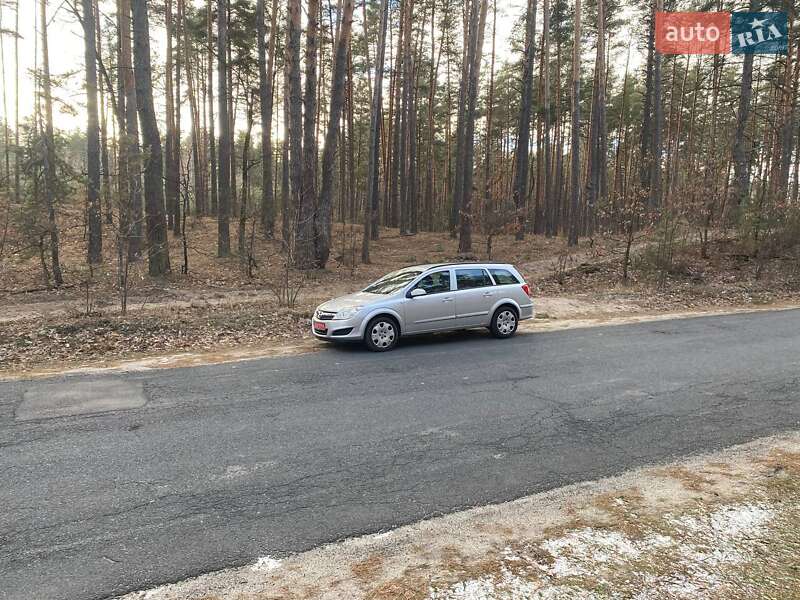 Универсал Opel Astra 2009 в Полтаве