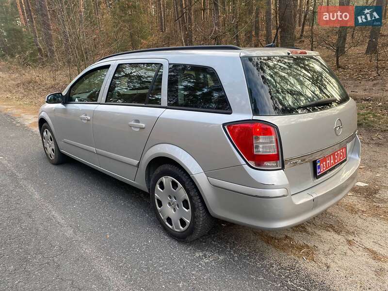 Универсал Opel Astra 2009 в Полтаве
